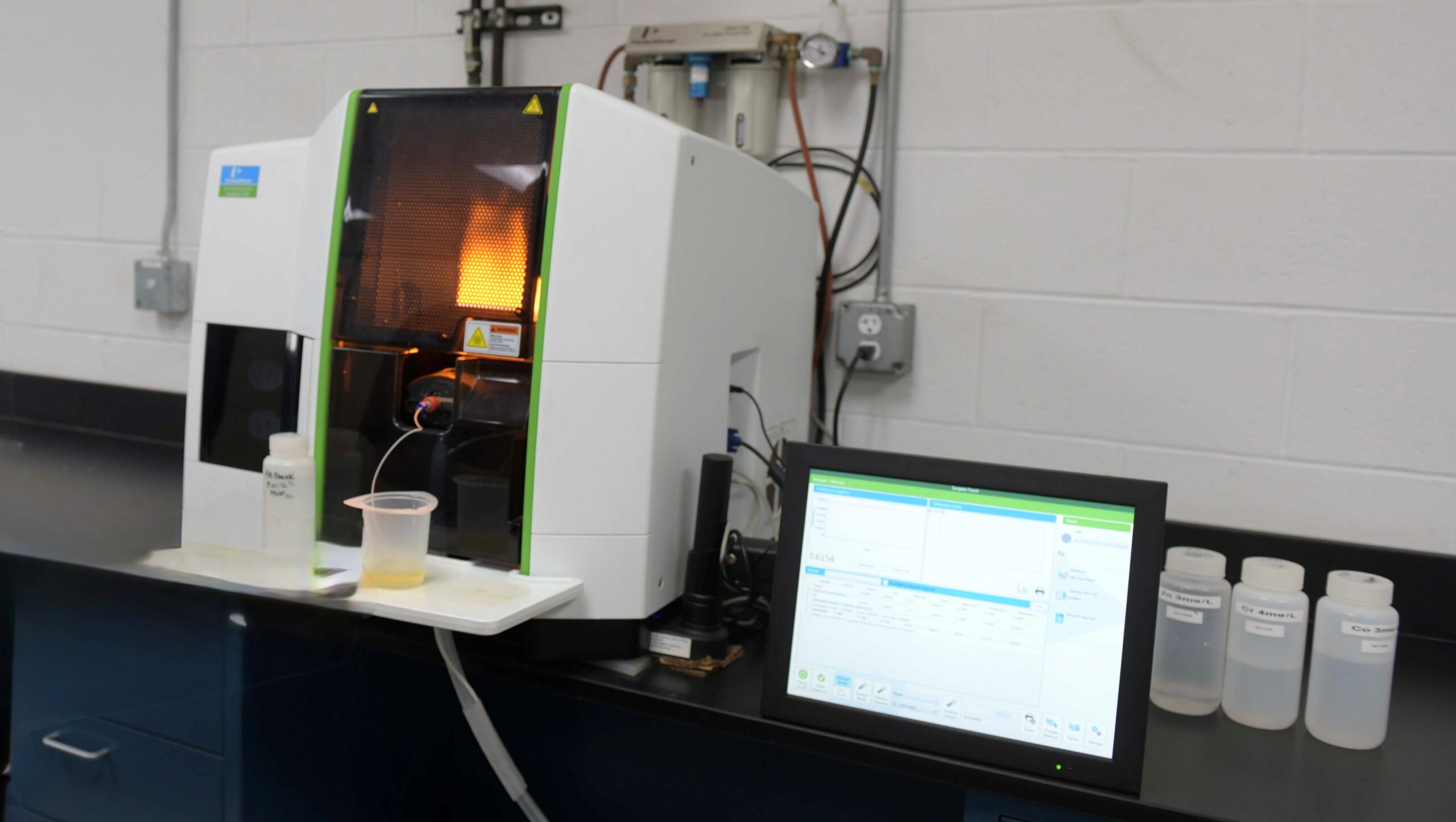 Atomic absorption spectrometer